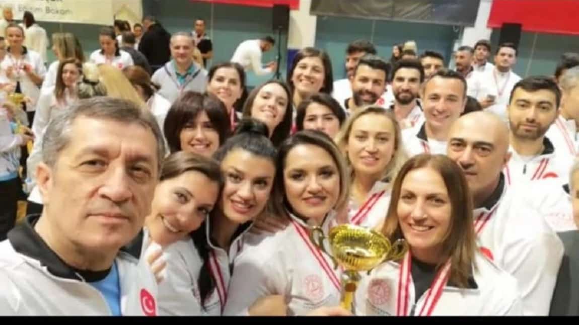 Türkiye Öğretmenler Kupası Voleybol Kadınlar 1.si Yenimahalle İlçe takımı oldu.