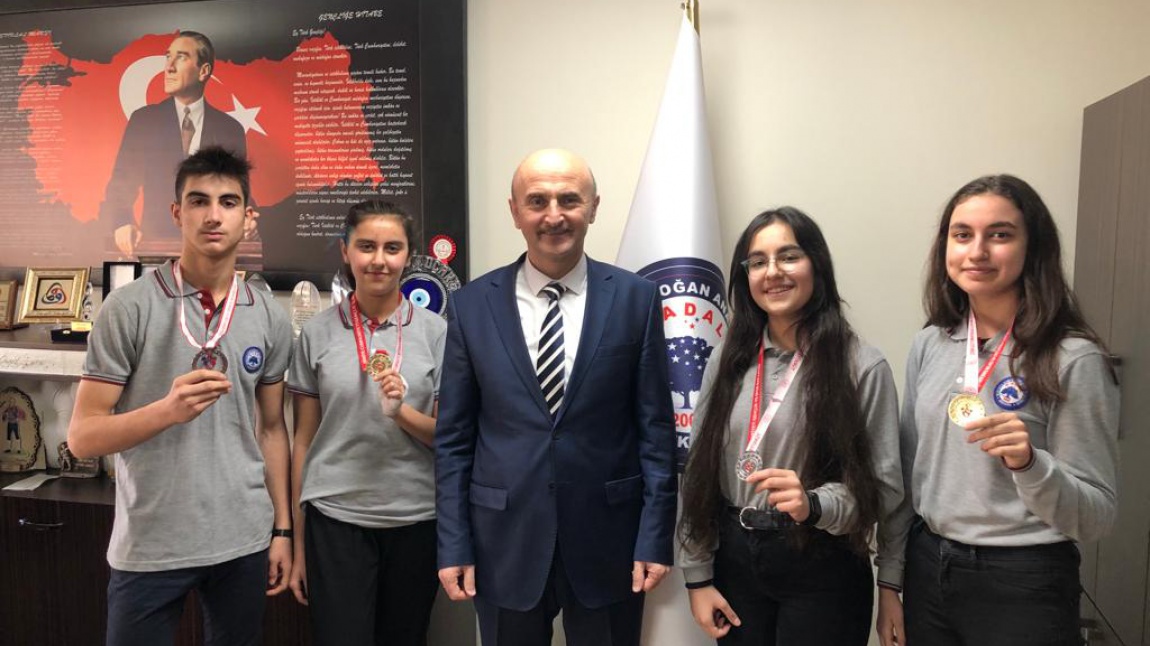 Karete ve güreşte Ankara dereceleri kazanan öğrencilerimiz